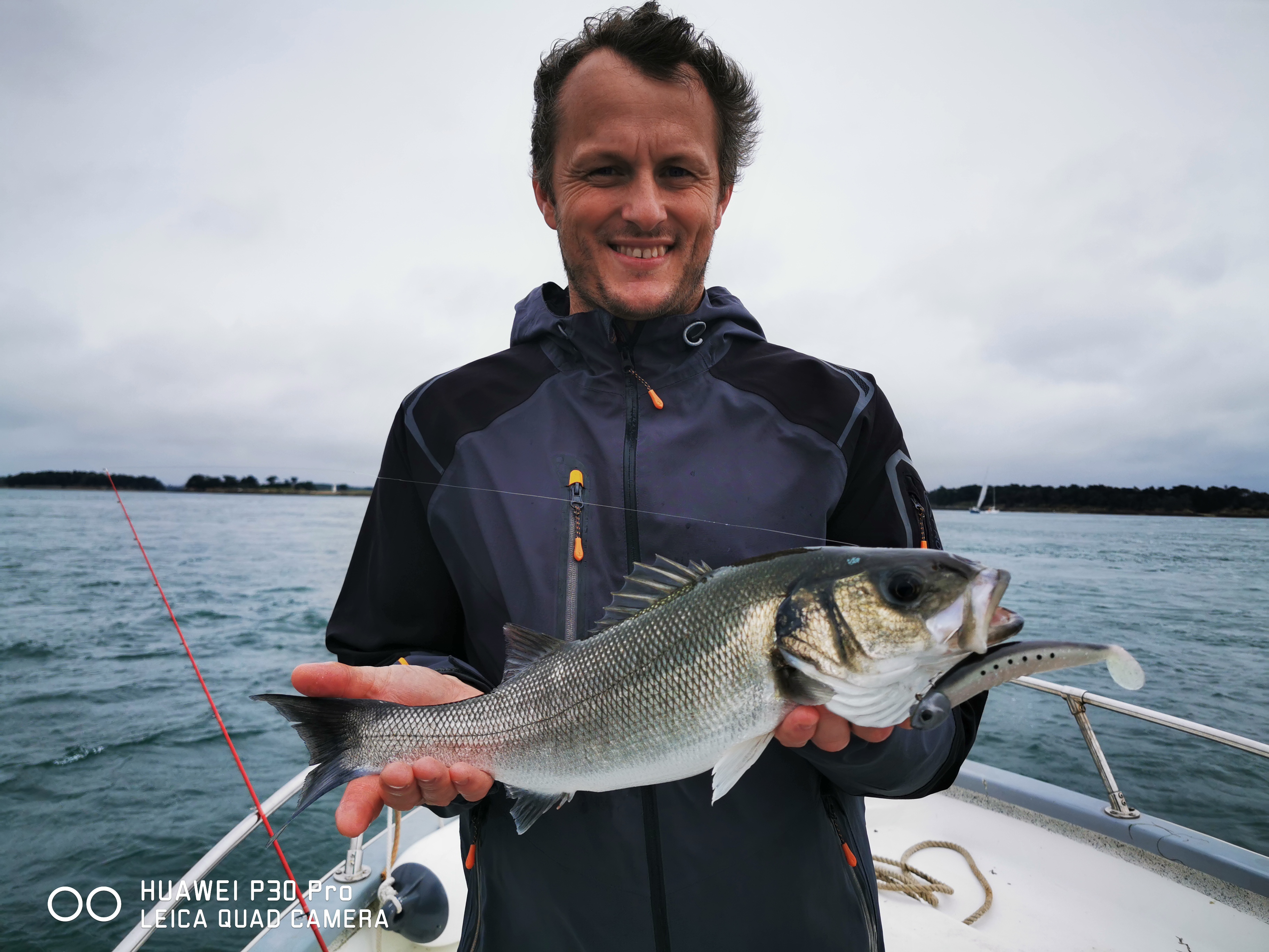 Pierre-Yves Perrodo guide de pêche golfe du morbihan, pêche au bar et dorade